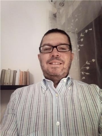 Esperienza ventennale nell' insegnamento delle materie umanistiche