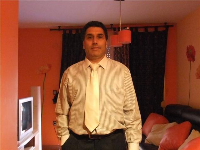 Poseo gran experiencia como docente hacia una gama amplia de alumnos de distintas aptitudes y educación, actualmente capacito y doy clases a operarios,de grandes empresas en prl y castellano