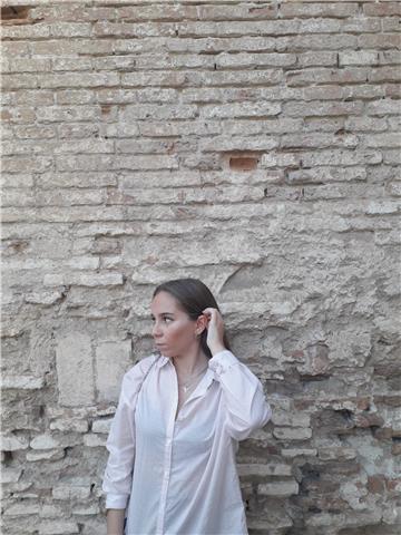 Graduada en estudios ingleses terminando el maes (máster en secundaria y profesorado) ofrece clases particulares a todos los niveles