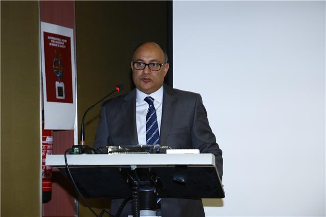 Banquier de plus de 30 ans dont + de 9 ans en tant que Directeur Général. Actuellement président du comité d'audit d'une banque au Maroc