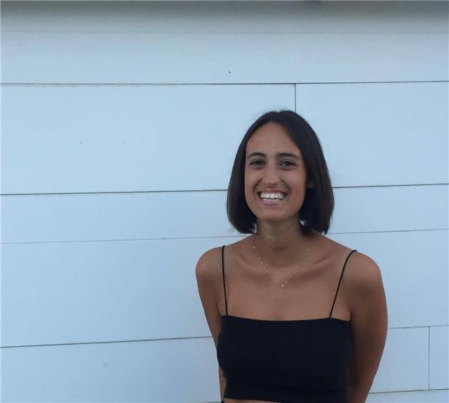 Laureata in lingue offre lezioni di inglese e spagnolo, o italiano (per persone straniere)