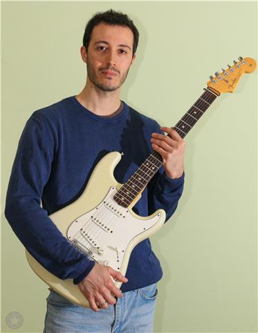 Lezioni di chitarra, chitarrista professionista, corsi adatti a tutti