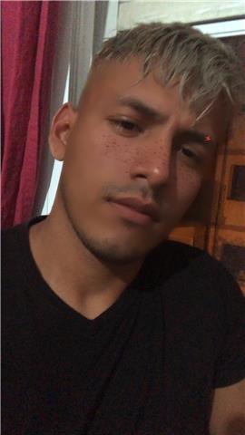 Soy una persona extrovertida y doy clases a pequeños con dificultades en entender la materia😊