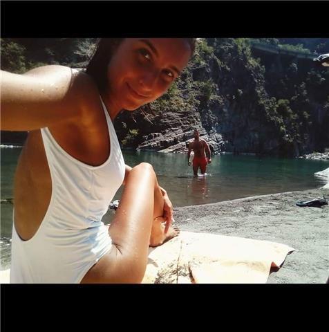 Sono una giovane insegnante della scuola primaria e mi rendo disponibile per svolgere lezioni private a ragazzi di scuole medie e superiori nelle materie umanistiche e di studio ( italiano, inglese, storia, filosofia, geografia etc ...). possiedo una laur