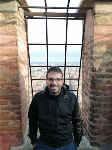 Laureato in psicologia offre ripetizioni a ragazzi e adulti di Novara e provincia, disponibile per lezioni in presenza, in sicurezza e online. Disponibile anche per materie collegate alla psicologia