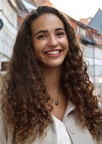 Étudiante en dernière année d'école de commerce ayant vécu 3 ans dans un environment 100% anglophone