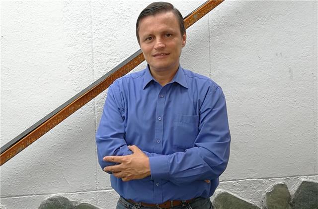 Clases de inglés y asesorías para cumplir requisitos de grado