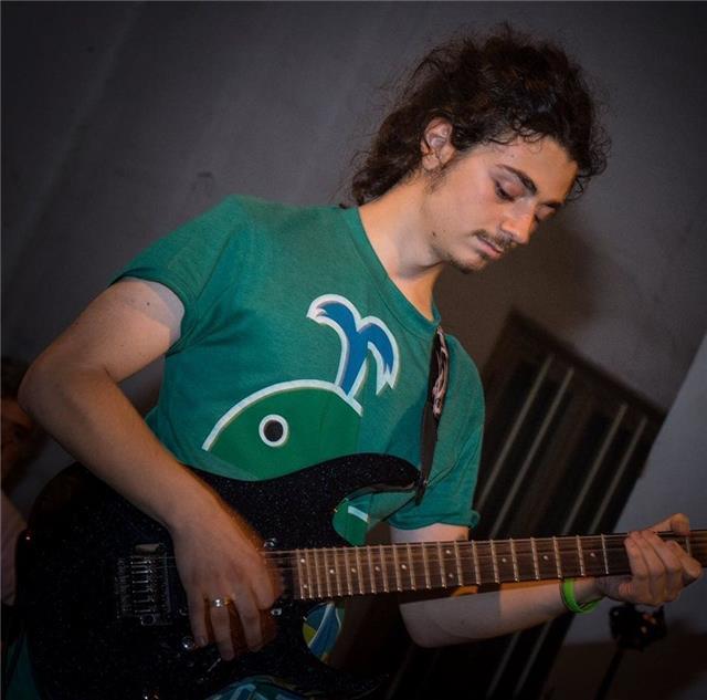 Laureato in Chitarra, lezioni ONLINE e a DOMICILIO