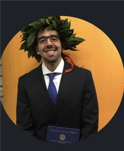 Mi chiamo Simone Squillace, ho 26 anni... sono laureato in economia aziendale con lode ed ho concluso il Master in Finance alla Bocconi