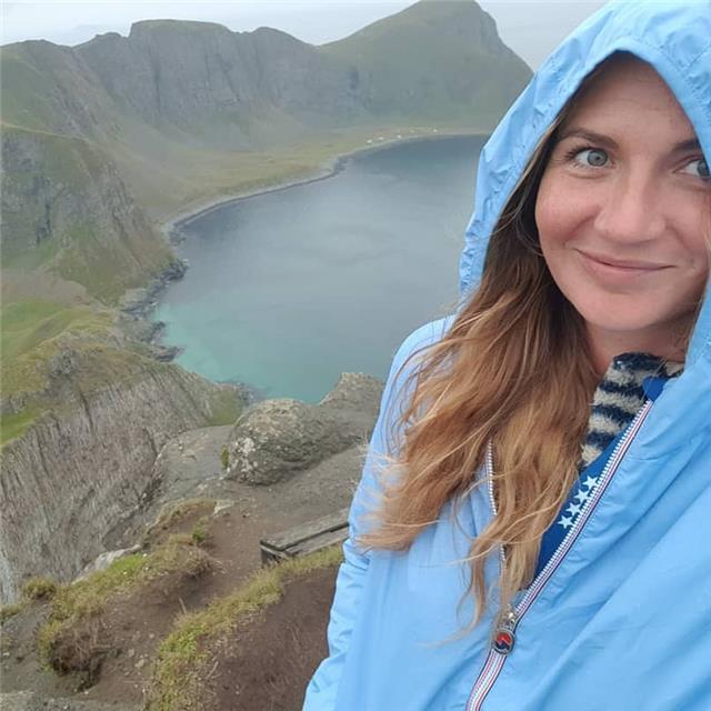 Insegnante madrelingua inglese offre lezioni di conversazione e grammatica, online.
preparazione certificazioni (cambridge, ielts, trinity)