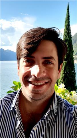 Sono laureato in ingegneria civile e da sempre impartisco lezioni di matematica a studenti di scuole medie e superiori