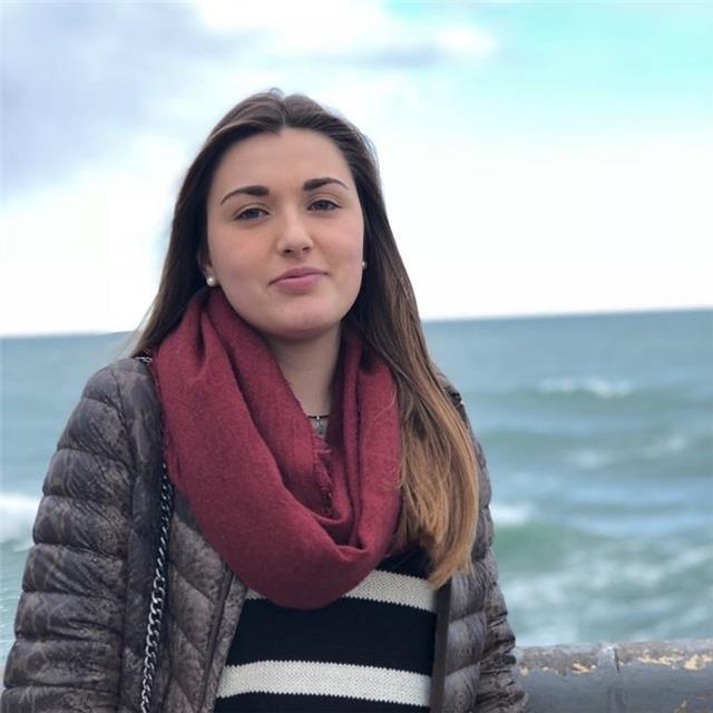 Soy estudiante de química, cursé el bachillerato científico y doy classes para niños de primaria, eso y bachillerato