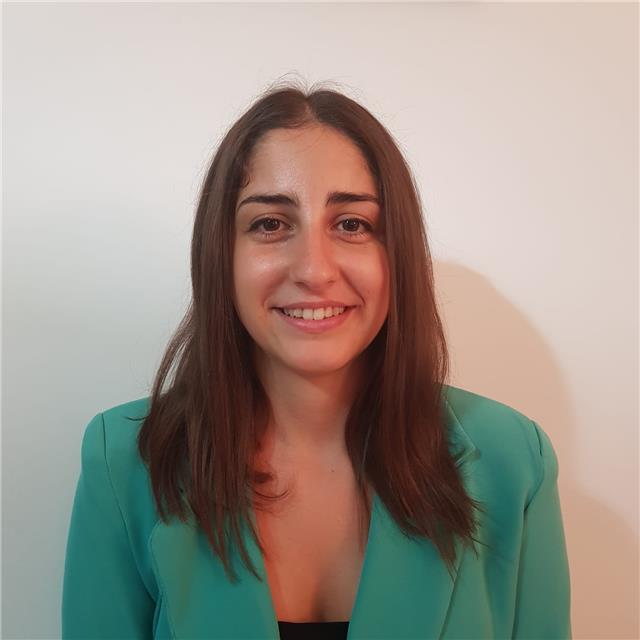 Laureata magistrale in Scienze linguistiche, letterarie e della traduzione offre ripetizioni per ragazzi di scuole di ogni ordine e grado