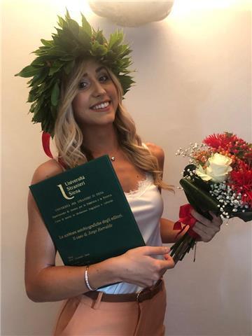 Insegnante madrelingua italiana offre supporto linguistico, lezioni online di italiano inglese spagnolo e tedesco ed altre materie sia in lingua madre che nelle sopracitate