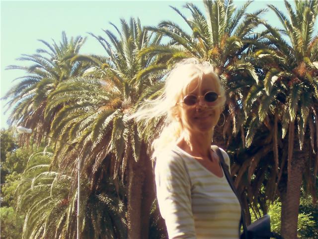 Profesora, traductora e intérprete con más de 20 años de experiencia. ofrezco clases a niños, adolescentes y adultos de general english, business english, travel english, preparación de exámenes internacionales (fce, cae, cpe; etc)