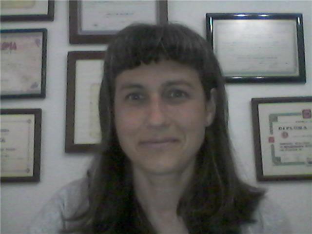 Profesora que imparte clases al ritmo del alumn@