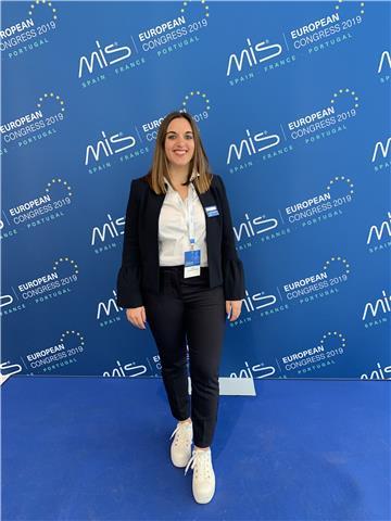 Profesora particular de lengua y literatura, matemàticas, filosofia, història y otros.

te puedo ayudar con lo que necesites :)