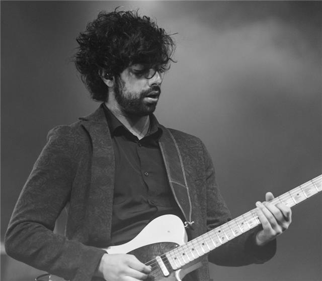 Musicista di 29 anni con esperienza consolidata offre lezioni (online o in presenza) di chitarra acustica ed elettrica