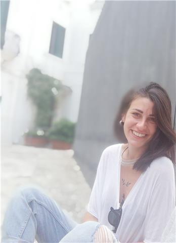 Integnante di lettere in scula secondaria di primo grado offre ripetizioni