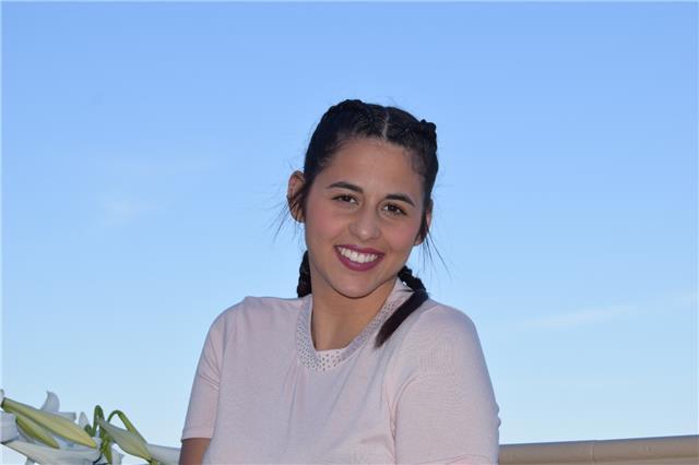 Soy maestra de Educación Primaria, por lo que daría clases a niños de entre 6 y 12 años en Sevilla o Dos Hermanas