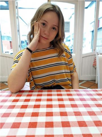 Profesora de quimica, biologia, matemáticas, lengua, francés, historia.
acabo de terminar bachillerato