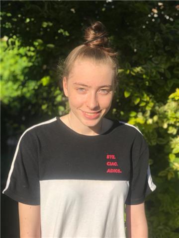 Profesora de inglés a niños de primaria y secundaria, e incluso otras asignaturas para alumnos de entre 6 a 12 años