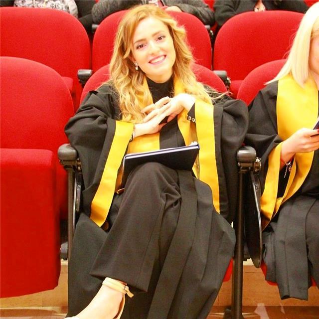 Laureata in lingue e culture moderne