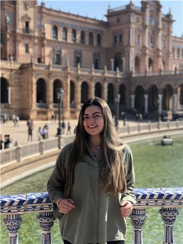 Estudiante de ADE con un ingles avanzado. Ofrezco dar clases de ingles a niños o jovenes