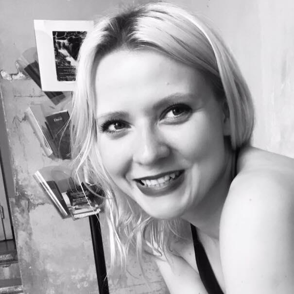 Laureanda in musica offre le lezioni di pianoforte, canto, primi passi nella musica, storia della musica. Alunni 4-18 anni