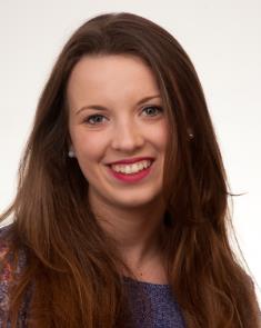 Studentessa universitaria offre ripetizioni per ragazzi di scuola media e superiore