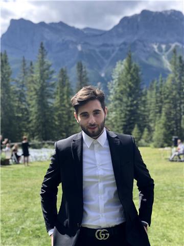 Jeune canadien propose des cours de conversations pour développer sa qualité d'expression ainsi que des conseils en image et confiance en soi pour entretien d'embauche