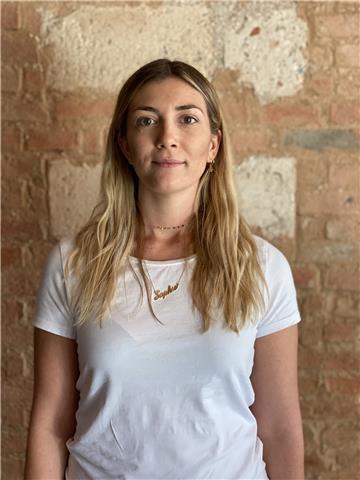 Ciao a tutti! Mi chiamo Sophie e ho 29 anni! Sono laureata in mediazione linguistica applicata e sarei felice di aiutare gli studenti nello studio dell’ inglese! Pazienza e perseveranza nell’ apprendimento ci porteranno a raggiungere i vostri obiettivi in