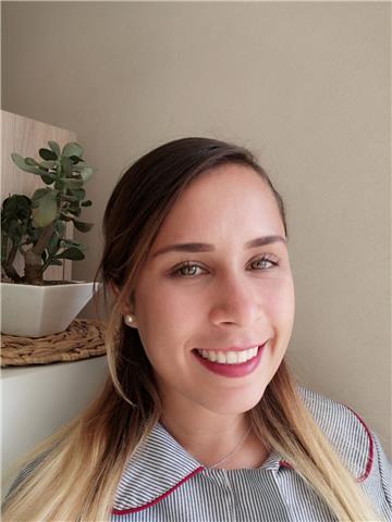 Profesora de lenguaje y comunicación, lectura, habilidades de comprensión, ortografía y caligrafía. Para todas las edades