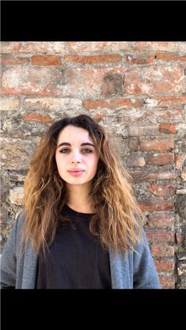 Ragazza frequentante il liceo classico offre aiuto compiti e lezioni