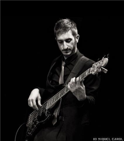 Clases de bajo eléctrico y de contrabajo va, diversos estilos y técnicas, tanto para principiantes como para músicos avanzados