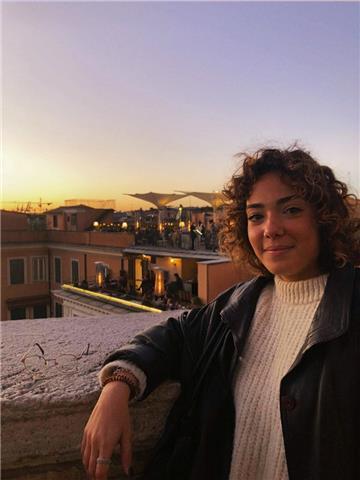 Ho studiato presso il liceo classico, conosco molto bene sia il latino che il greco e sono sempre disponibile a qualsiasi ora Voglio aiutare chi ne ha il bisogno in materie così belle ma anche complicate facendo imparare senza però annoiarsi
