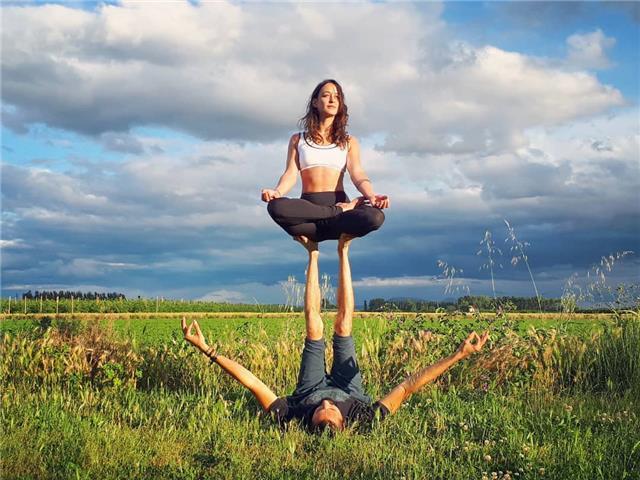 Clases de yoga online/particulares personalizadas y adaptadas a todos los niveles y para todas las edades. para particulares y empresas