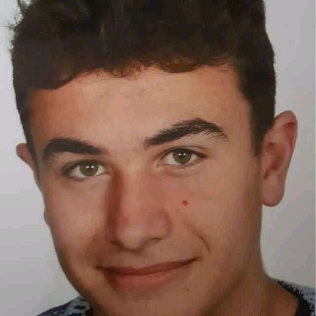 Estudiante de marketing se ofrece para dar clases de lengua castellana y literatura para alumnos de primaria y eso