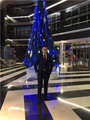 Se ofrece estudiante de medicina con título c1 de cambridge para dar clases particulares de inglés a estudiantes de primaria, eso y bachillerato