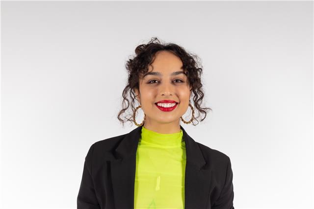 Cantante de canto moderno profesional ofrece clases de canto moderno y técnica vocal