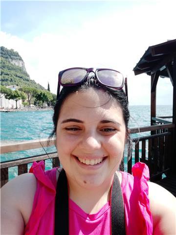 Ragazza diplomata al liceo artistico con 91/100 con forte passione per la matematica