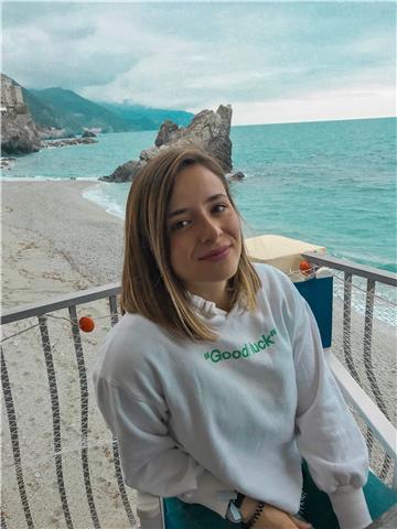 Alumna de quinto de farmacia ofrece clases/apoyo de primaria, la eso y bachillerato