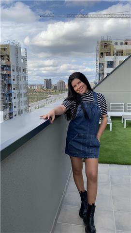 Universitaria en primer curso ofrece clases de lengua y literatura especializada en sintaxis, morfología y semántica hasta segundo de bachillerato