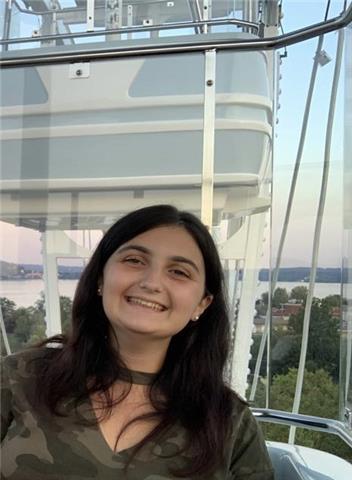 Studentessa di biotecnologie, diplomata al liceo classico, offre ripetizioni per italiano, storia e geografia per ragazzi delle elementari/medie. Disponibile anche per aiuto compiti