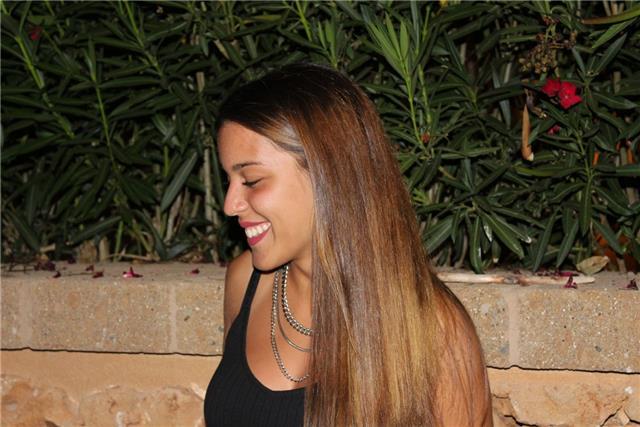 Neodiplomata dal liceo linguistico con B2 di spagnolo e C1di inglese offre lezioni private