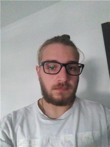 Diplomato liceo scientifico, studente scienze forestali