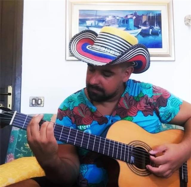 Insegno chitarra e teoria musicale da molti anni