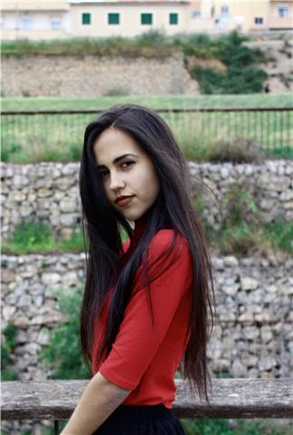 Soy una estudiante de magisterio que ofrece clases de diversas asignaturas