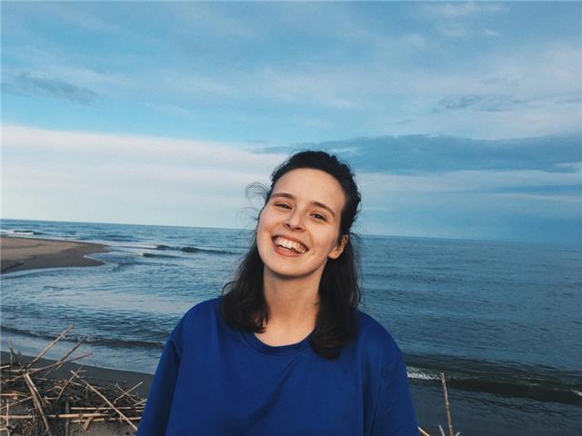 Estudiante con nivel advanced de inglés, con experiencia y estancia en el estranjero