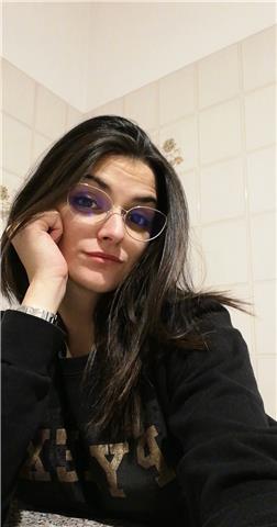 Insegnante neolaureata in traduzione e interpretariato